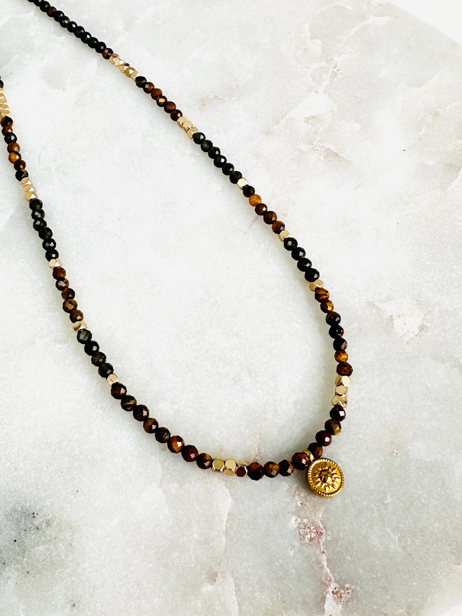 oeil de tigre cube doré